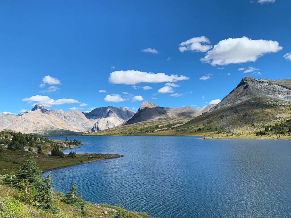 Ptarmigan lake on Skoki Loop